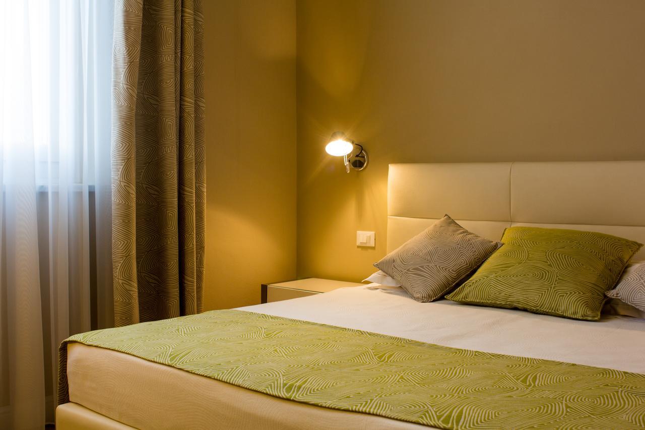 Hotel Universal ลีวอร์โน ภายนอก รูปภาพ