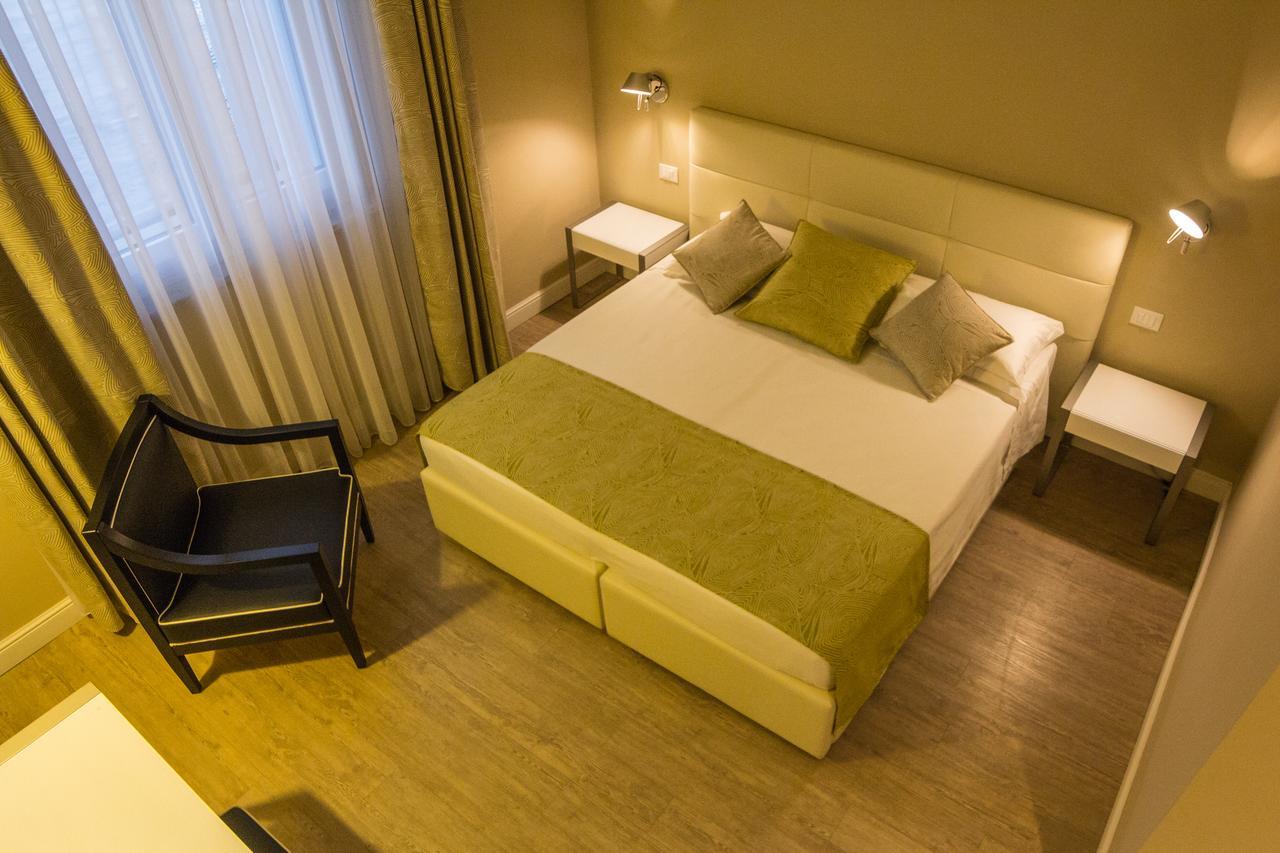 Hotel Universal ลีวอร์โน ภายนอก รูปภาพ