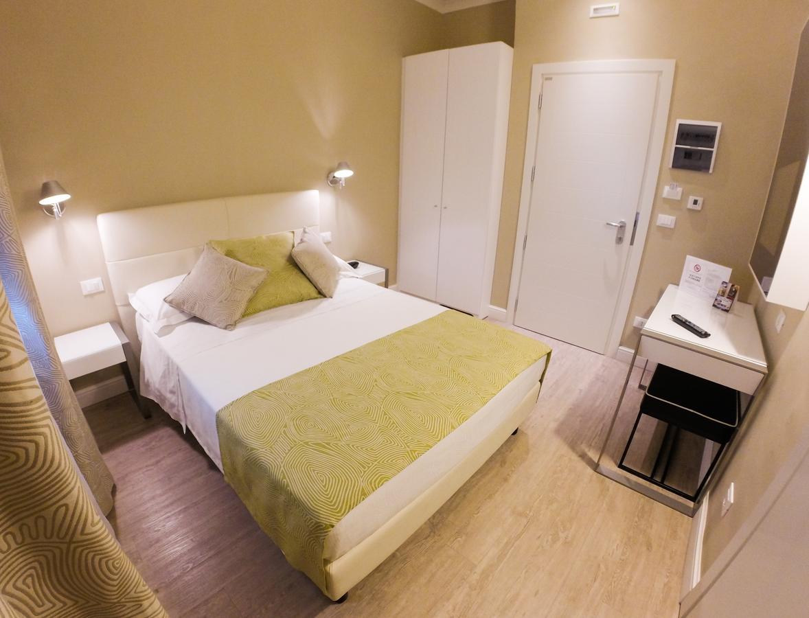 Hotel Universal ลีวอร์โน ภายนอก รูปภาพ