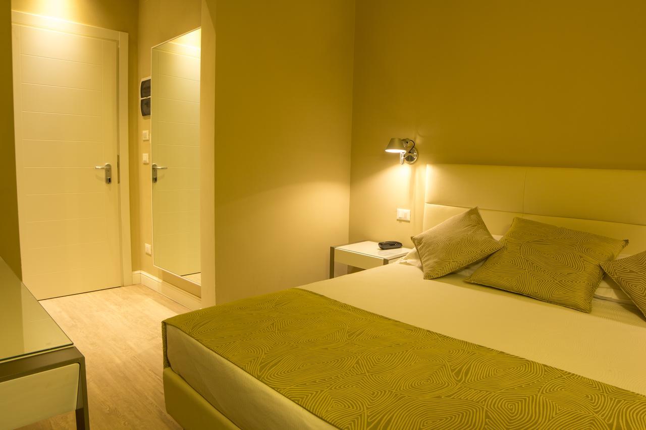 Hotel Universal ลีวอร์โน ภายนอก รูปภาพ