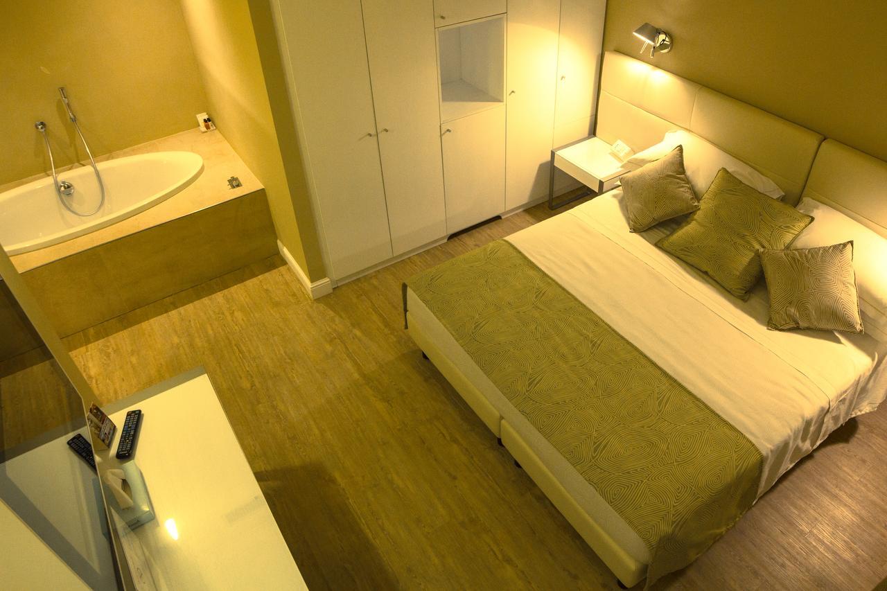 Hotel Universal ลีวอร์โน ภายนอก รูปภาพ