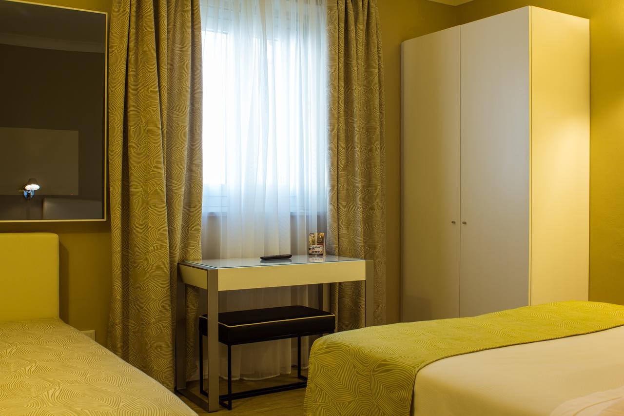 Hotel Universal ลีวอร์โน ภายนอก รูปภาพ