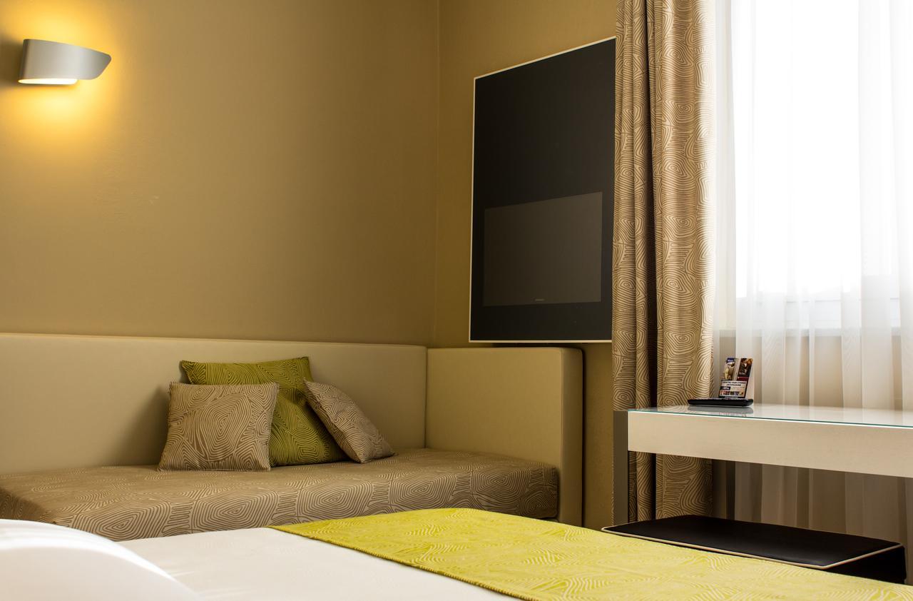 Hotel Universal ลีวอร์โน ภายนอก รูปภาพ