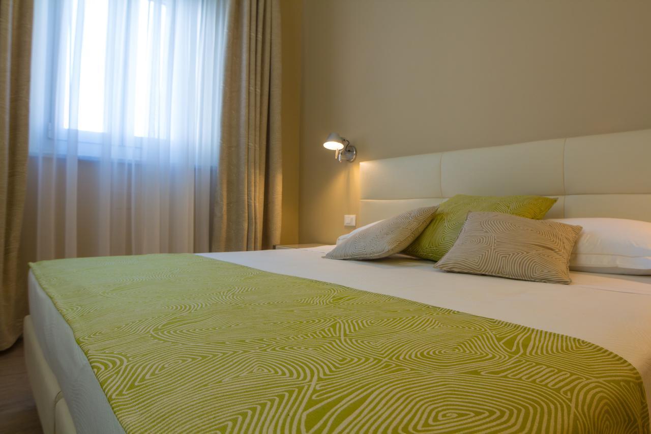 Hotel Universal ลีวอร์โน ภายนอก รูปภาพ
